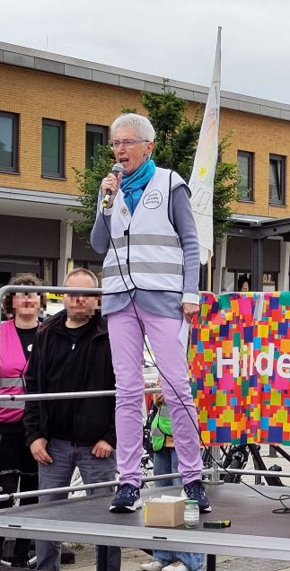 OMA Ulrike hält eine tolle Rede.