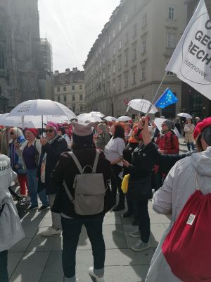 Flashmob der OMAS GEGEN RECHTS auf dem Stephansplatz in Wien