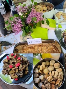 Eine Fotocollage mit Eindrücken vom Kuchen- und Keks-Büffet.