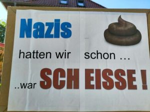 Demoschild: Nazis hatten wir schon ... war Scheiße!